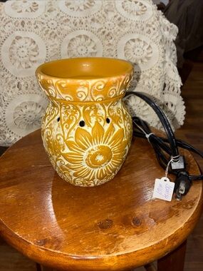Scentsy Yellow Floral Ceramic Wax Warmer